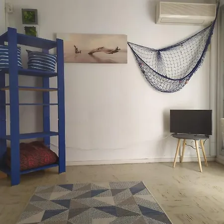 Studio Apartment *